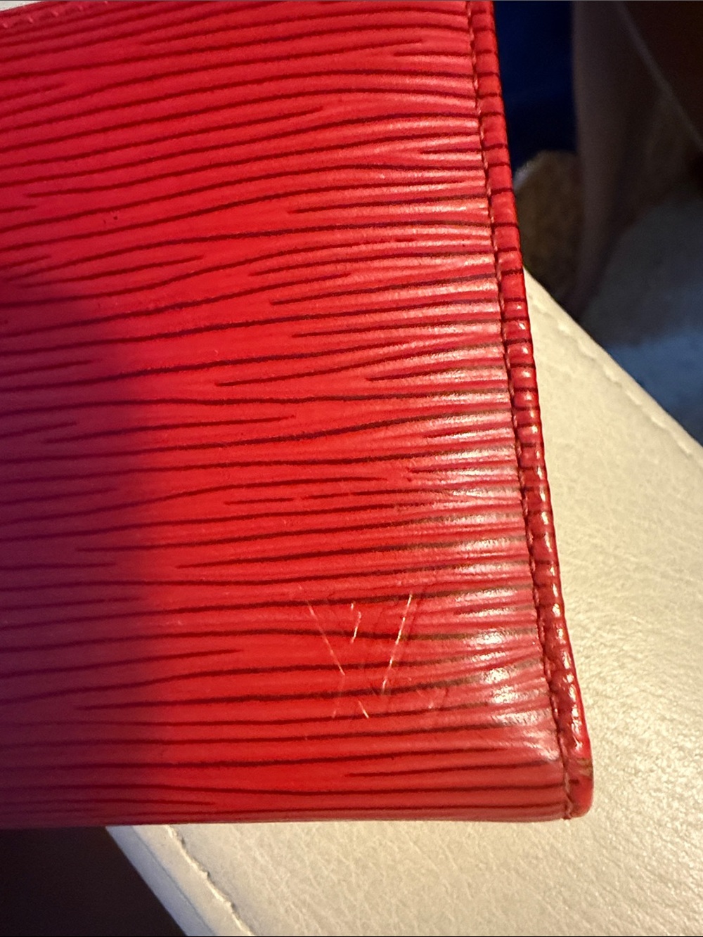 LV Epi Red Textured Women's Wallet Leather with kiss-lock - Picture 2 of 13